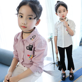 Παιδικό πουκάμισο για κορίτσια με V-κολάρο και μίνι εφαρμογές σε δύο χρώματα