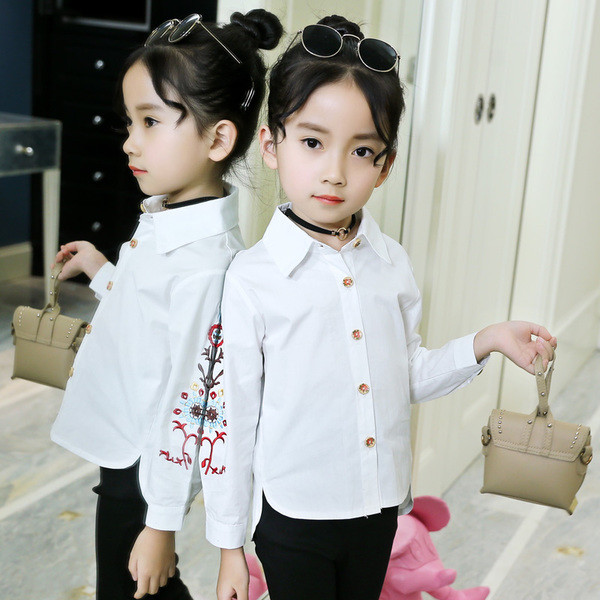 Стилна детска риза за момичета с бродерия по ръкавите в бял цвят