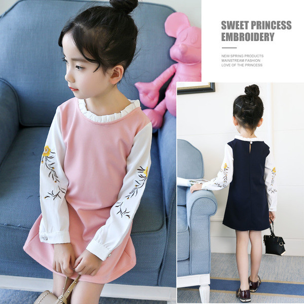 Απαλό παιδικό φόρεμα για κορίτσια με κολάρο σε σχήμα O και κεντήματα σε μανίκια σε δύο χρώματα