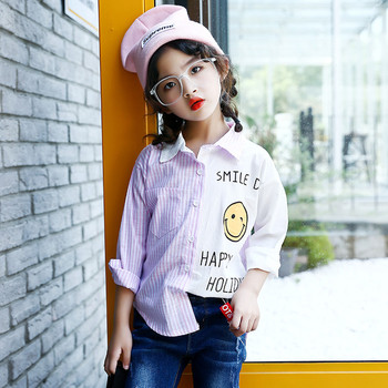Κομψό παιδικό πουκάμισο για κορίτσια με επιγραφή και emoticon σε δύο χρώματα