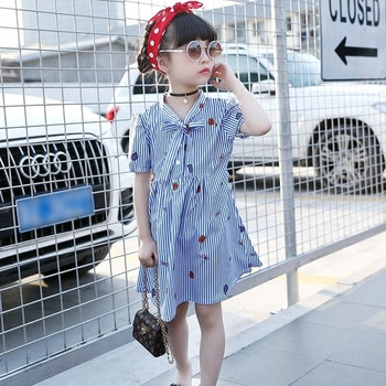 Ριγέ παιδικό φόρεμα για κορίτσια με μίνι εφαρμογές V-σχήματος κολάρο και κορδέλα