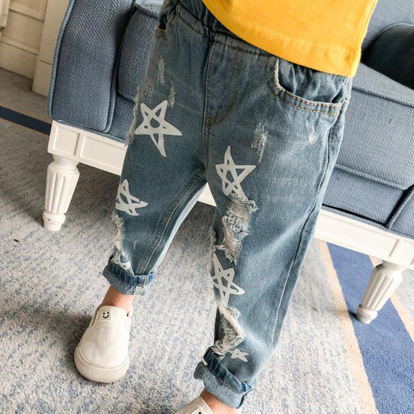 Μοντέρνα παιδικά τζιν για κορίτσια με αστέρια σε ανοιχτό χρώμα