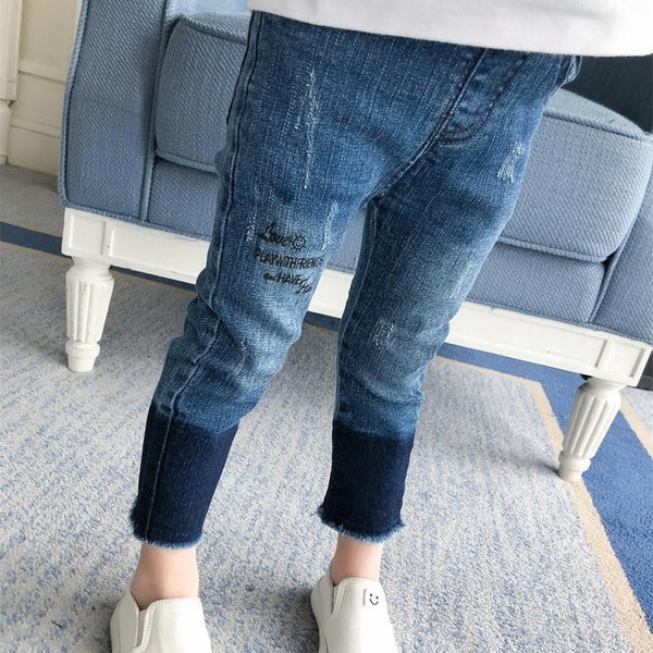 Egyszerű gyerekfarmer lányoknak, mindennapi használatra