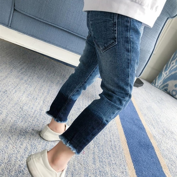 Egyszerű gyerekfarmer lányoknak, mindennapi használatra