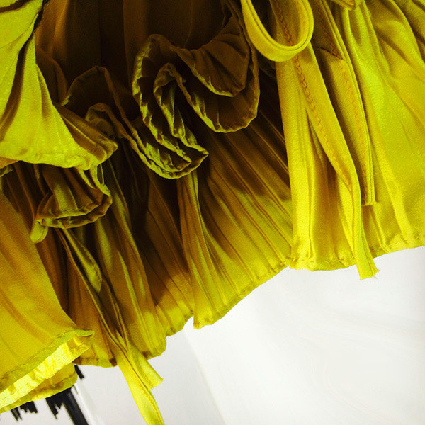 Κομψή γυναικεία μπλούζα με κολάρο σε σχήμα V