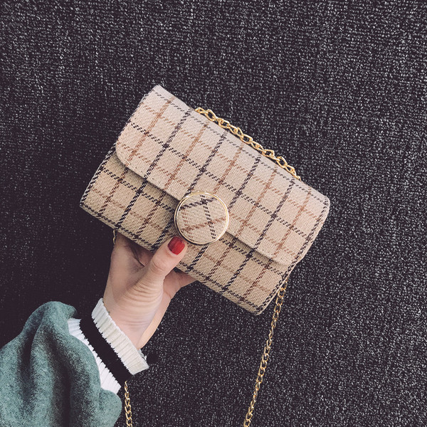 Mini Ladies Carry Bag με μακρά μεταλλική λαβή σε διάφορα χρώματα