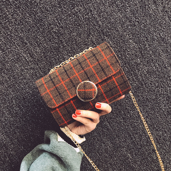 Mini Ladies Carry Bag με μακρά μεταλλική λαβή σε διάφορα χρώματα