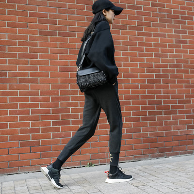 Pantaloni sport de dama cu elastic si buzunare