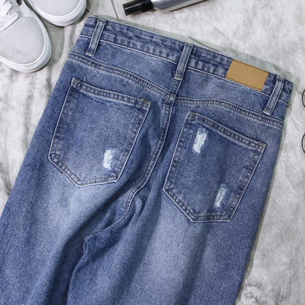 Αθλητικά κομψά τζιν παντελόνια  σε ανοιχτό χρώμα