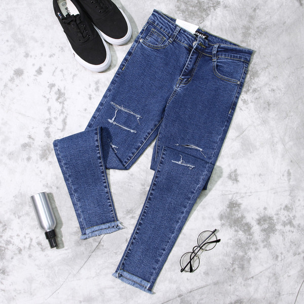 Αθλητικά κομψάγυναικεία τζιν με κρόσσια σε δύο χρώματα