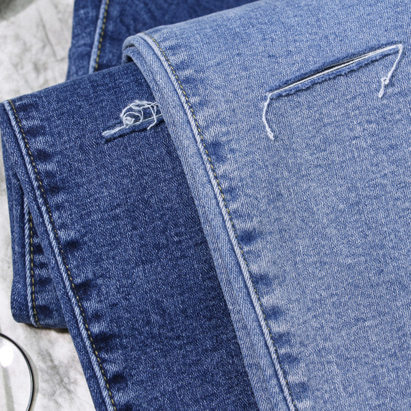 Αθλητικά κομψάγυναικεία τζιν με κρόσσια σε δύο χρώματα