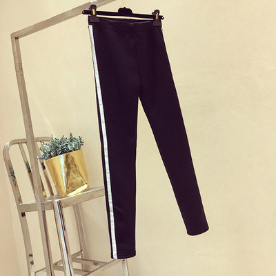 Pantaloni sport de dama in model larg cu margini argintii si aurii