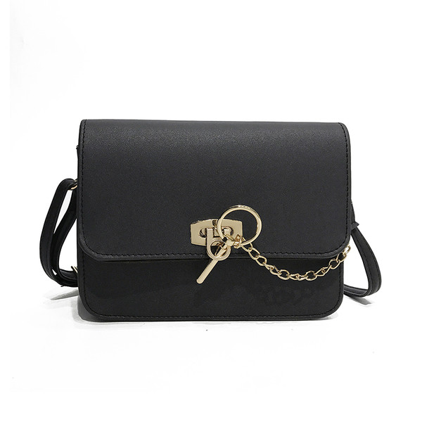 Mini geanta casual de dama din piele ecologica cu o inchidere interesanta