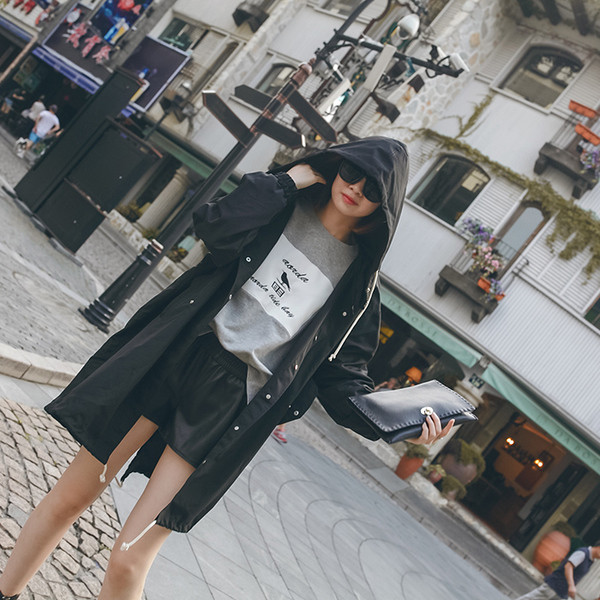 Pantaloni scurți de damă curați cu buzunare din piele ecologică