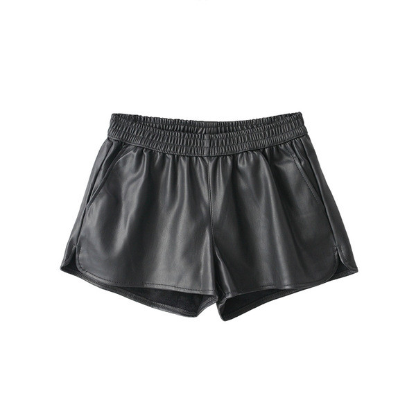 Pantaloni scurți de damă curați cu buzunare din piele ecologică