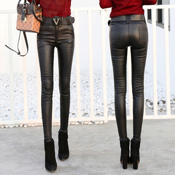 Модерен дамски еластичен кожен панталон в черен цвят