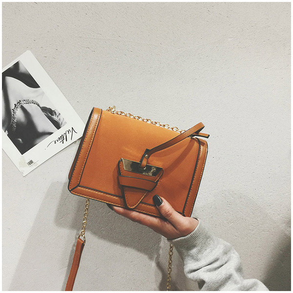 Μικρή γυναικεία τσάντα  από οικολογικό δέρμα στον ώμο σε δύο χρώματα