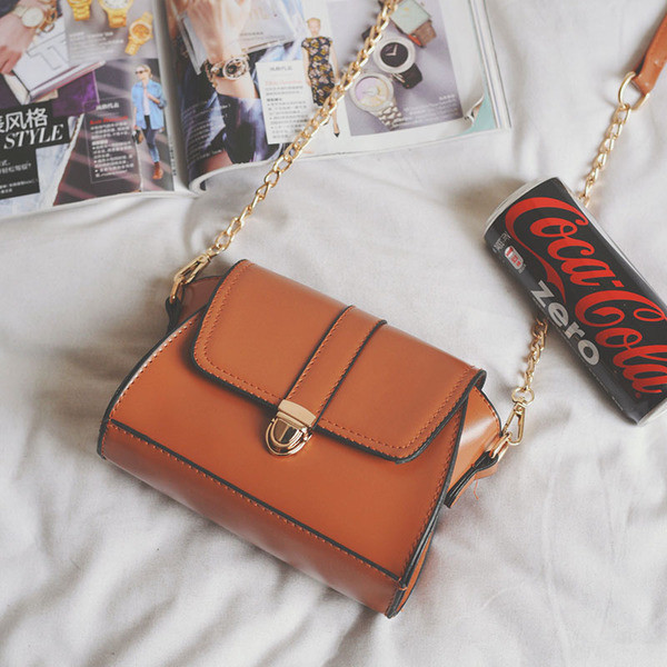 Απλή γυναικεία τσάντα μίνι με μεγάλη λαβή σε διάφορα χρώματα