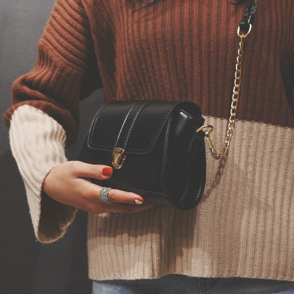 Απλή γυναικεία τσάντα μίνι με μεγάλη λαβή σε διάφορα χρώματα