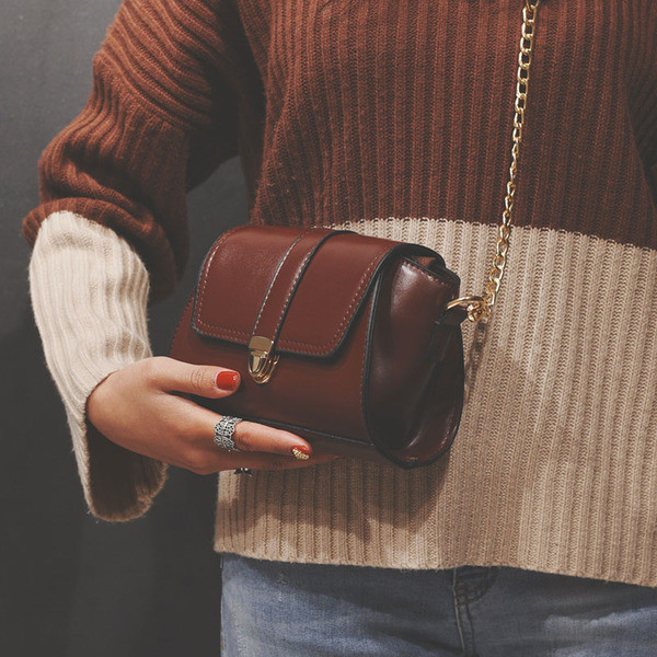 Απλή γυναικεία τσάντα μίνι με μεγάλη λαβή σε διάφορα χρώματα