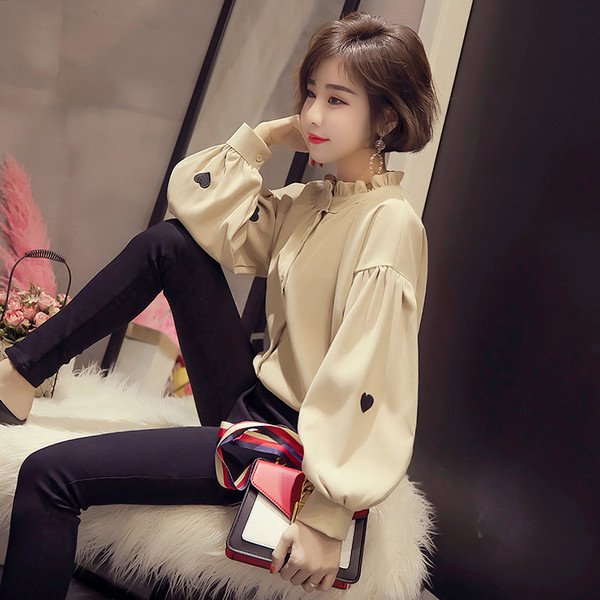 Μοντέρνο γυναικείο πουκάμισο σε freestyle με φαρδιά μανίκια σε δύο χρώματα