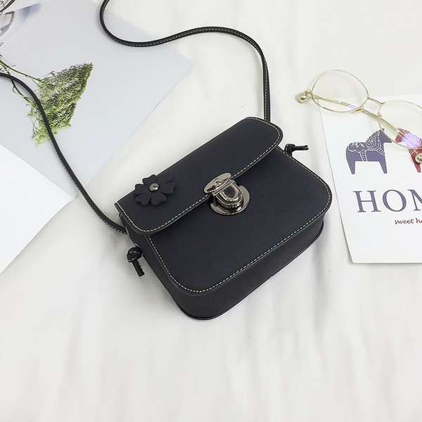 Καθημερινή γυναικεία τσάντα με μεγάλη λαβήσε διάφορα χρώματα