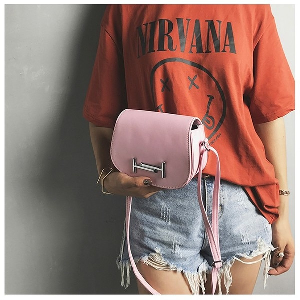 Γυναικεία τσάντα σε μερικά χρώματα