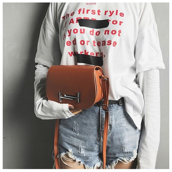 Γυναικεία τσάντα σε μερικά χρώματα