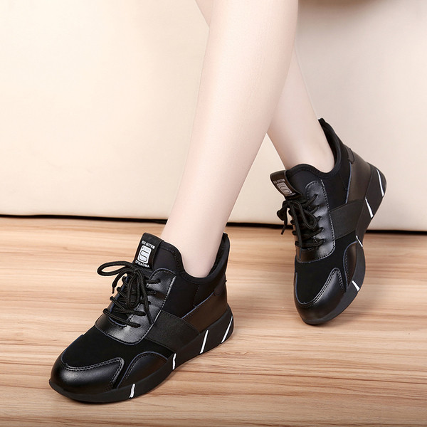 Αθλητικά γυναικεία πάνινα παπούτσια με εσωτερική πλατφόρμα σε τρία χρώματα