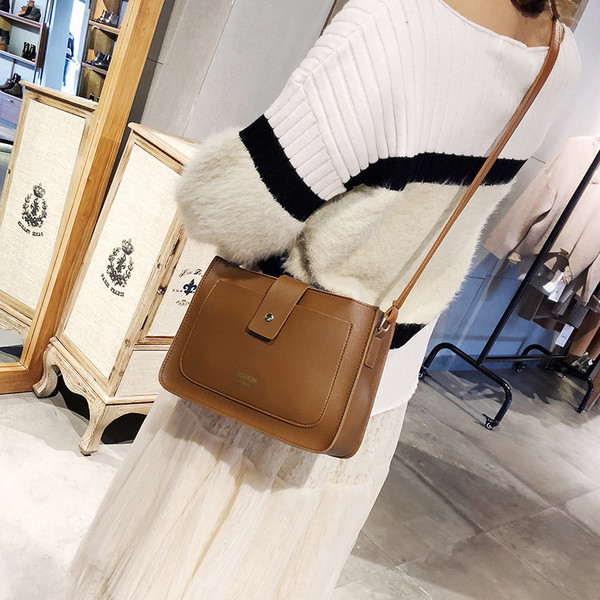 Καθημερινή γυναικεία τσάντα με μακρύ, λεπτή ιμάντα ώμου σε διάφορα χρώματα