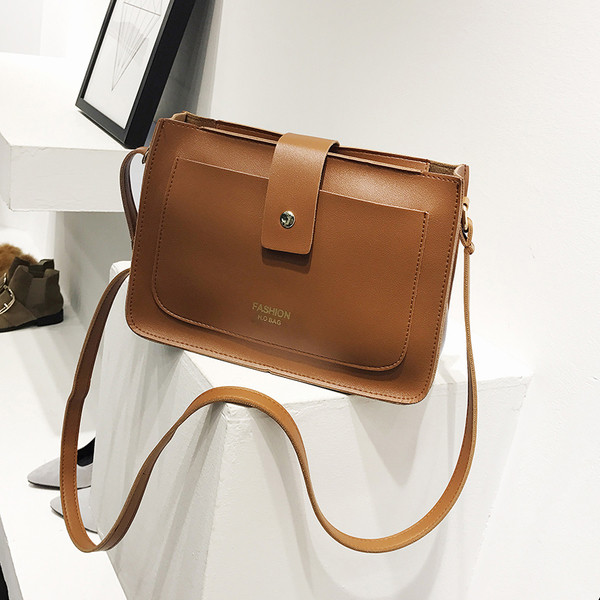 Καθημερινή γυναικεία τσάντα με μακρύ, λεπτή ιμάντα ώμου σε διάφορα χρώματα