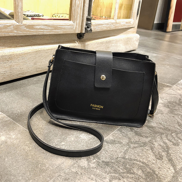 Καθημερινή γυναικεία τσάντα με μακρύ, λεπτή ιμάντα ώμου σε διάφορα χρώματα