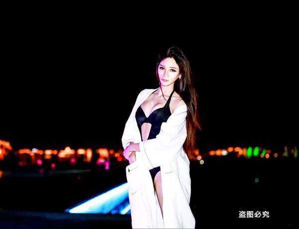 Costum de baie complet de damă în negru cu motive decupate