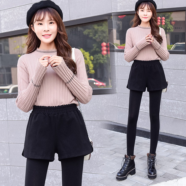 Γυναικεία σορτς  με υψηλή μέση και τσέπες