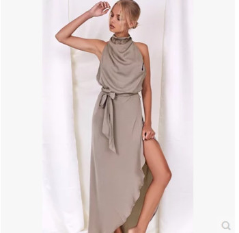 Κομψό μακρύ γυναικείο φόρεμα με γυμνή πλάτη σε δύο χρώματα