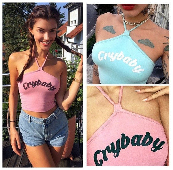 Maiou scurtat de damă subțire, cu inscripție în două culori