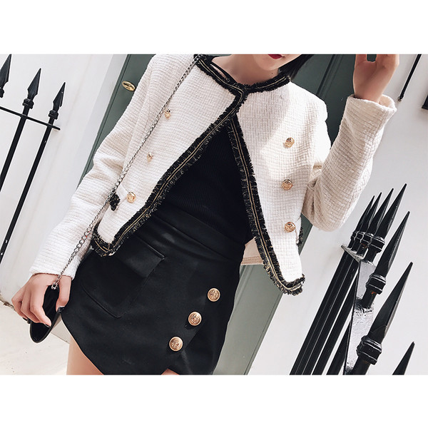 Γυναικεία κοντή μαύρη φούστα με τσέπες απομίμησης και χαριτωμένα κουμπιά