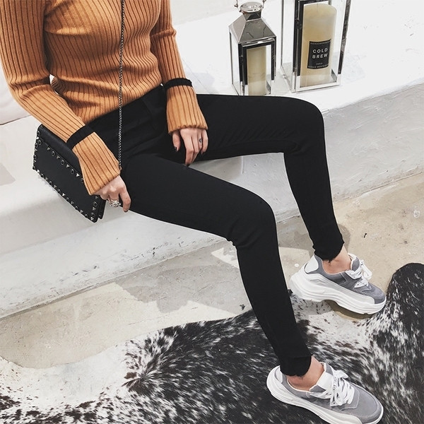 Γυναικεία αθλητικά παντελόνια με τσέπες