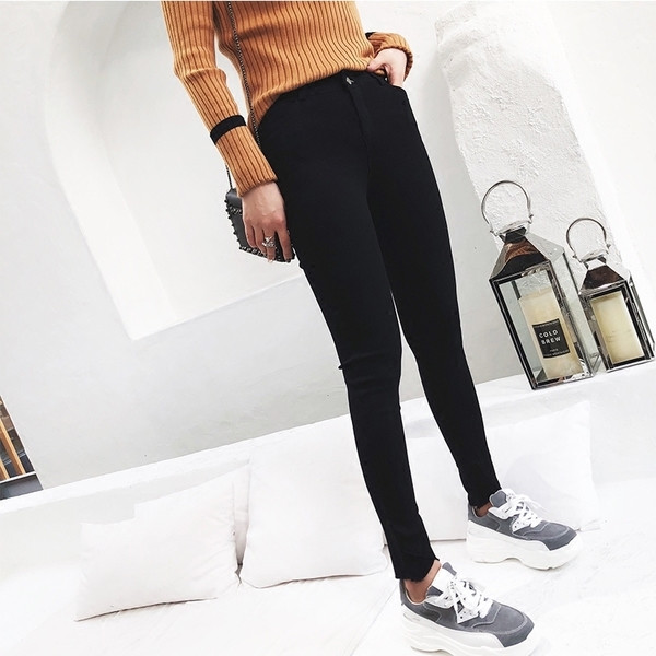 Γυναικεία αθλητικά παντελόνια με τσέπες