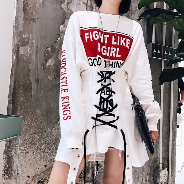 Γυναικείο αθλητικό φόρεμα με λευκούς δεσμούς και επιγραφή