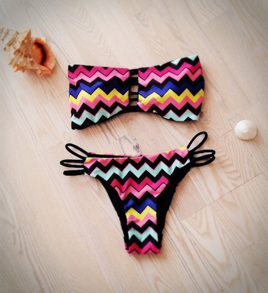 Γυναικείο μαγιό δύο τεμαχίων  με σχέδια μοτίβα