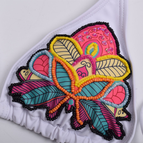 Δύο κομμάτι μαγιό με λευκό κέντημα