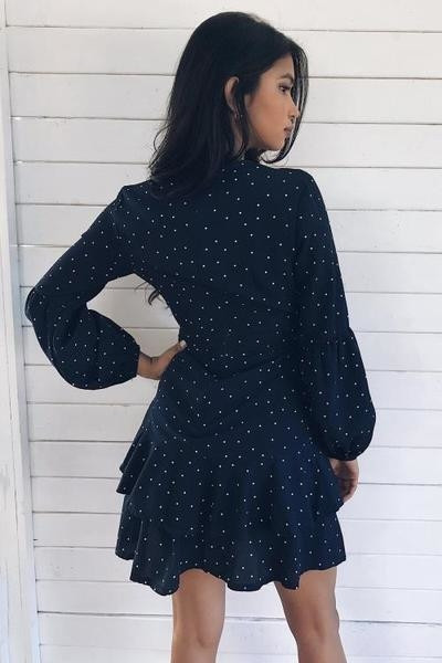 Απαλή φόρεμα για γυναίκες με βαθύ ντεκολτέ