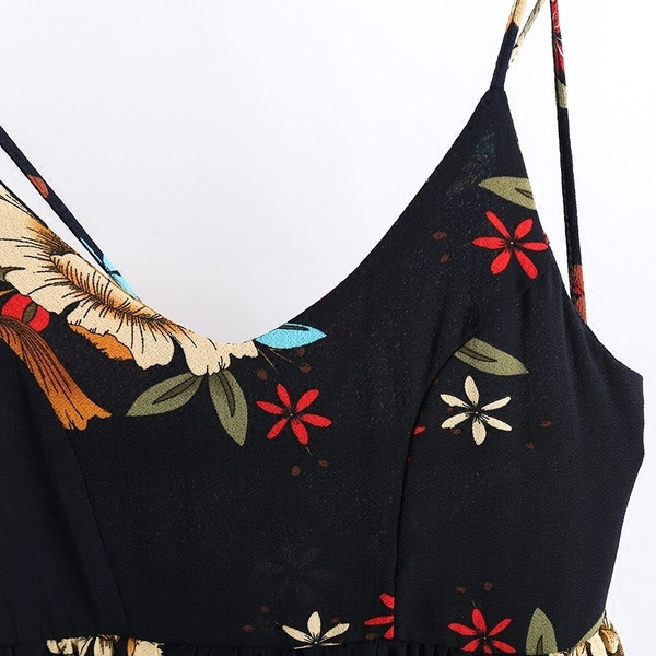 Σύντομες γυναικείες φόρμες  με λεπτούς ιμάντες σε τρία χρώματα