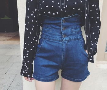 Дамски къси панталони с висока талия с джобове и мотиви копчета 