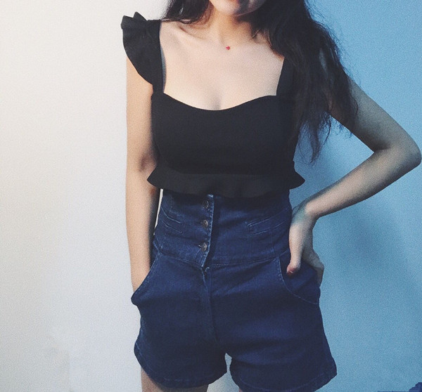 Γυναικεία σορτς με ψηλή μέση με τσέπες και κουμπιά