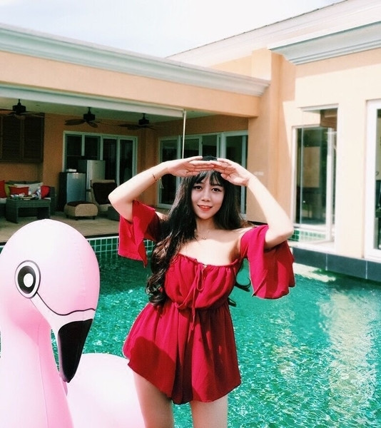 Rochie scurtă de vară de damă cu umerii căzuți