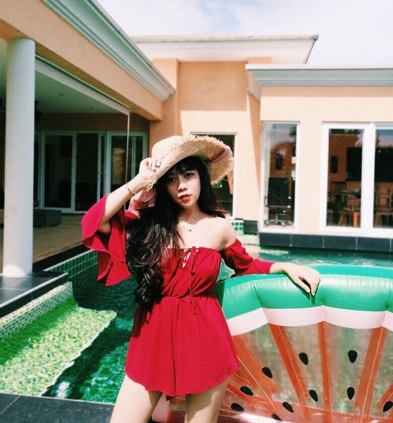 Rochie scurtă de vară de damă cu umerii căzuți