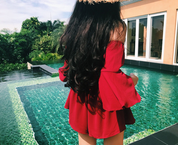 Rochie scurtă de vară de damă cu umerii căzuți