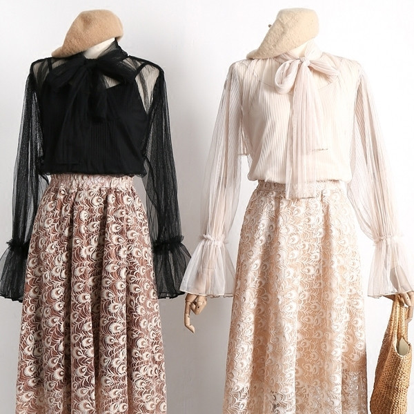 Μοντέρνο γυναικείο πουκάμισο με διαφανή μανίκια και κορδέλα